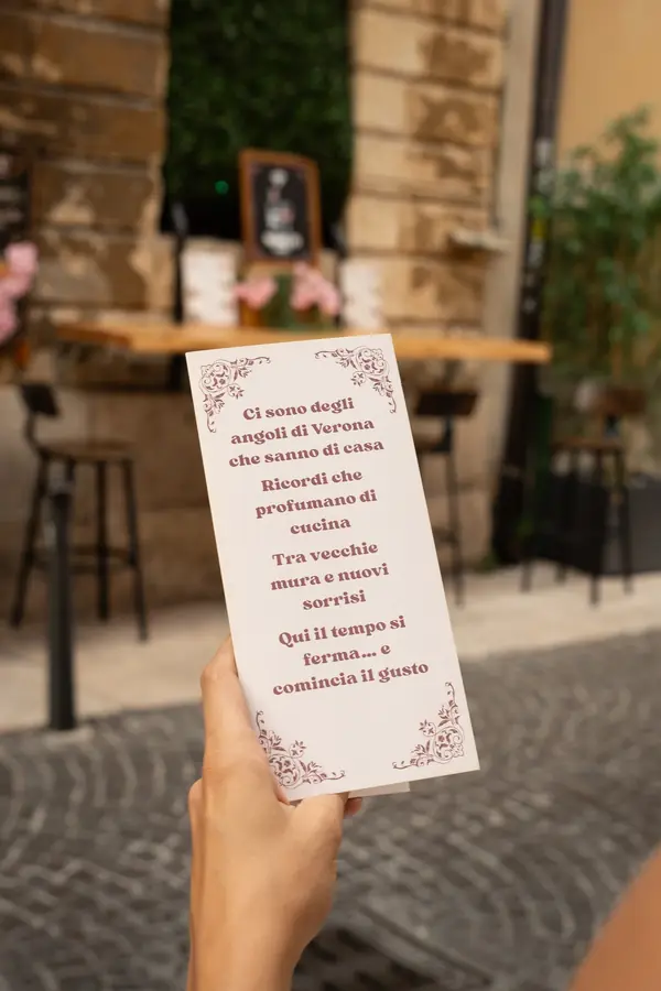 Il biglietto dell'Hosteria il Punto Rosa: «Ci sono degli angoli di Verona che sanno di casa»