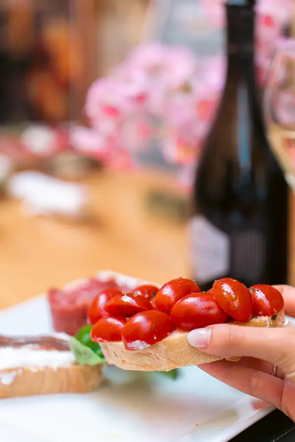 Bruschetta con pomodorini – Hosteria il Punto Rosa, Verona