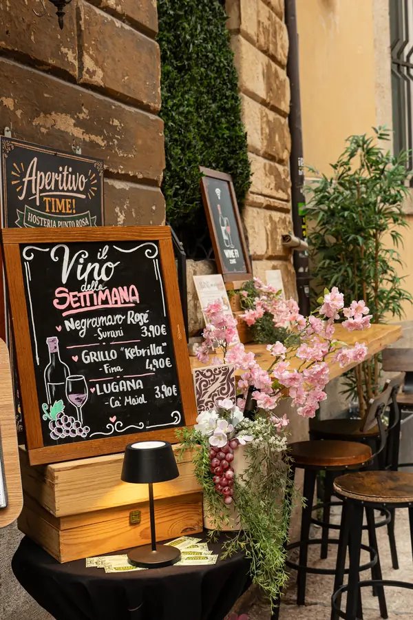 Il vino della settimana e l'aperitivo all'aperto in Via Fratta – Hosteria il Punto Rosa, Verona