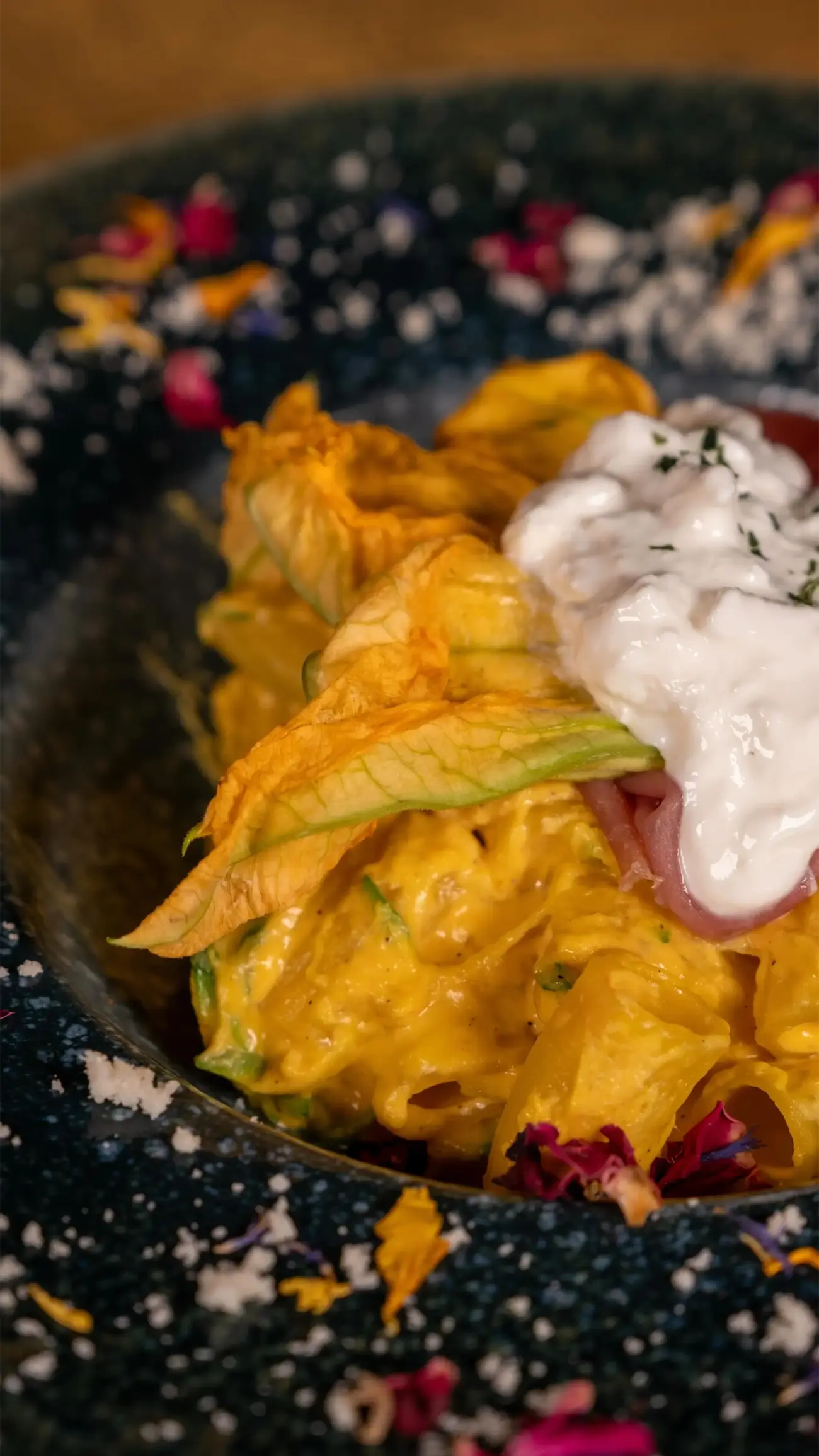 Pasta con fiori di zucca e zafferano – Punto Rosa